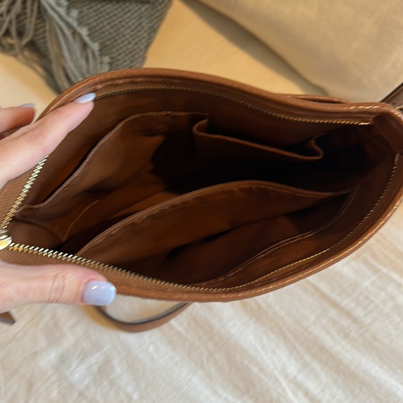 Beautiful all leather Coach crossbody bag. Great condition. See photos! - Picture 6 of 10